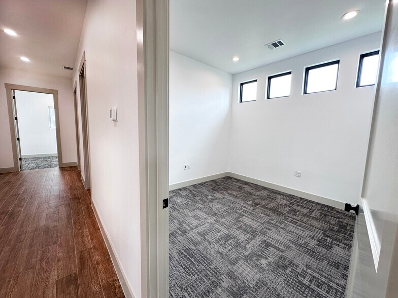 More Photos Of 17523 Chaseloch St, Spring Medical For Lease