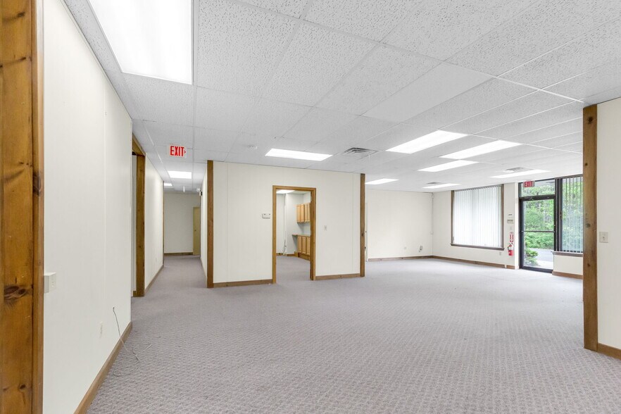 More Photos Of 160 Old Farm Rd, Amherst Office For Lease