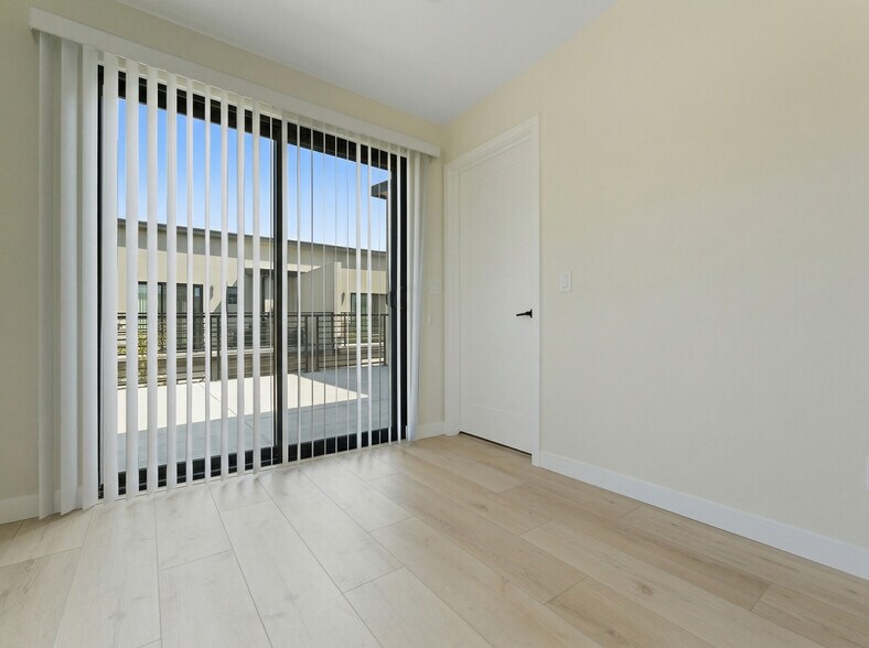 More Photos Of 5075 Pickford St, Los Angeles Apartments For Sale