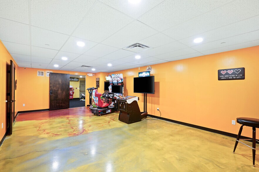 More Photos Of 801 N Fee St, Helena Bar For Sale