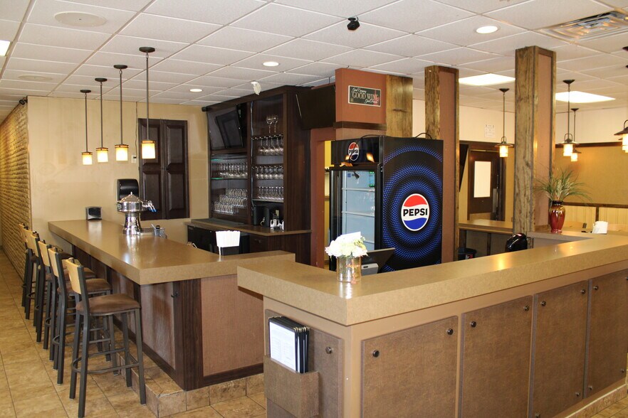 More Photos Of 160 W Scott St, Fond Du Lac General Retail For Sale