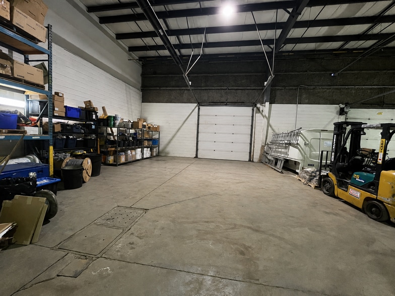 More Photos Of 3912 84th Ave, Leduc Warehouse For Lease