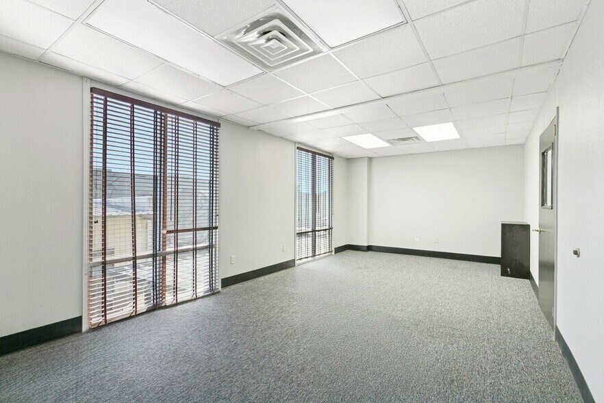 More Photos Of 1841 Enterprise Dr, Harvey Service For Lease