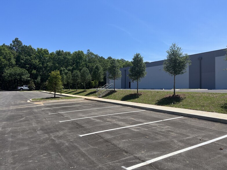 More Photos Of 5031 Commerce Park Cir, Pensacola Warehouse For Lease
