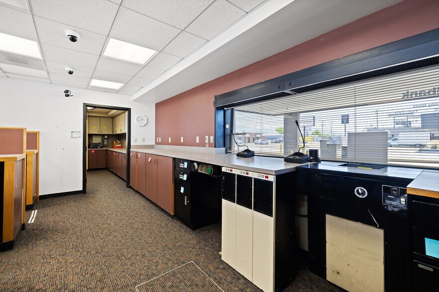 More Photos Of 2714 S 300 W, Salt Lake City Bank For Lease