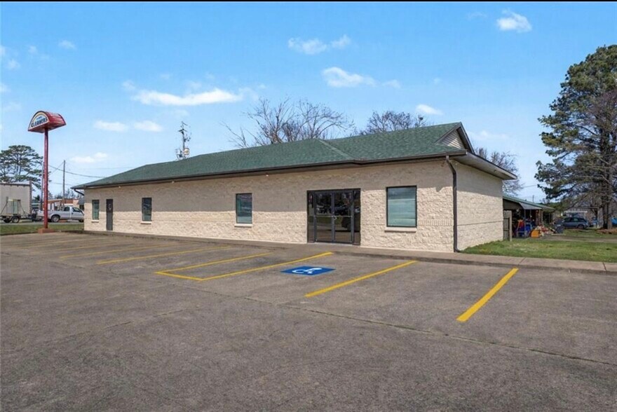 Primary Photo Of 800 Highland Ave, Springdale Freestanding For Lease