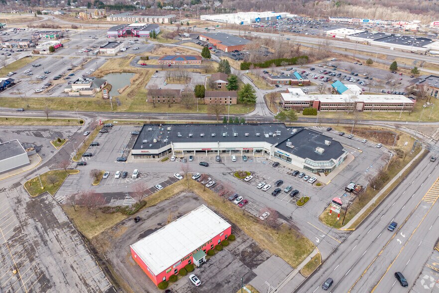 More Photos Of 4671-4697 Commercial Dr, New Hartford Storefront For Lease