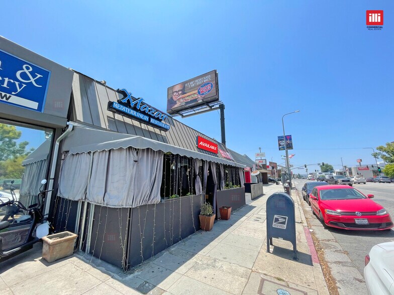 More Photos Of 21926-21928 Ventura Blvd, Woodland Hills Storefront For Lease