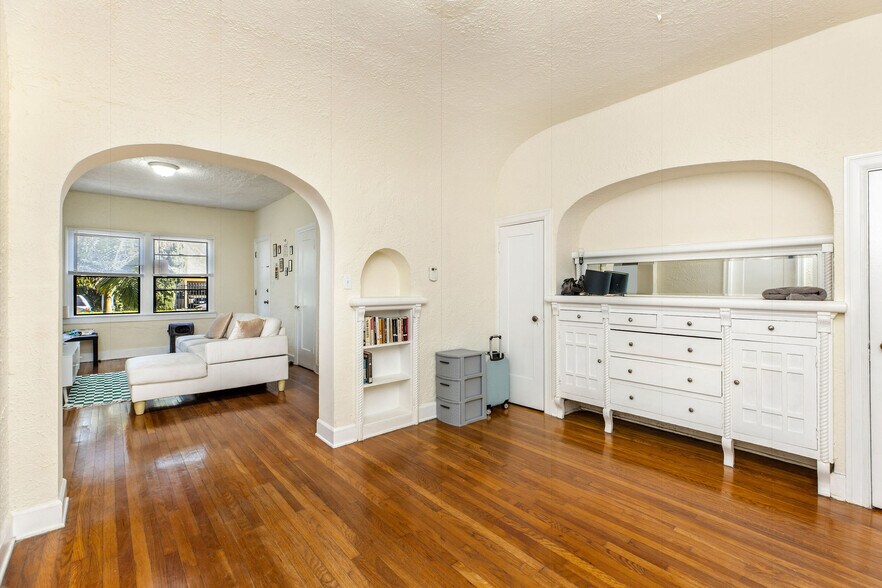 More Photos Of 1707 S Bonnie Brae St, Los Angeles Apartments For Sale