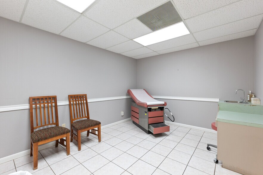 More Photos Of 110 E Savannah Ave, McAllen Medical For Sale
