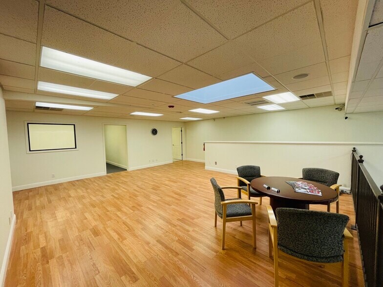 More Photos Of 1925 Francisco Blvd E, San Rafael Light Manufacturing For Lease