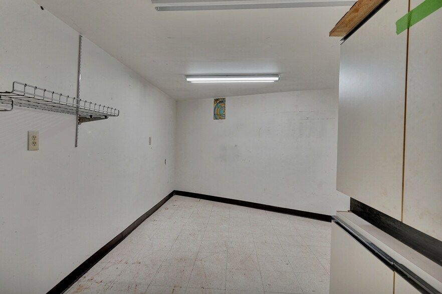 More Photos Of 902 Military Ave, Port Huron Restaurant For Lease