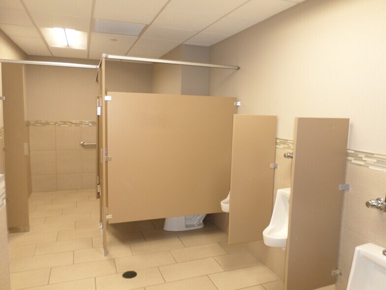 More Photos Of 2208 Quarry Dr, West Lawn Office For Lease