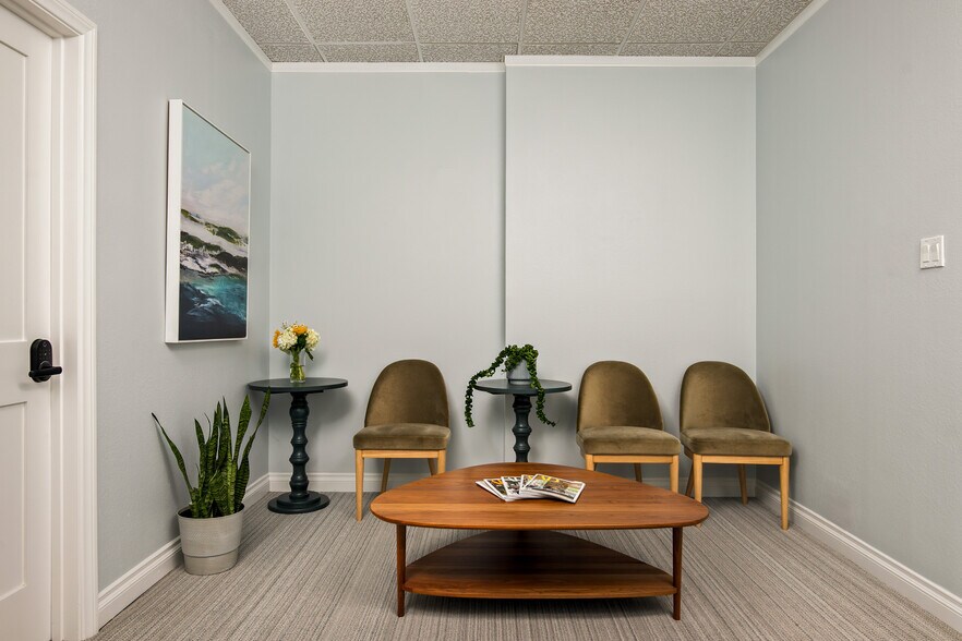 More Photos Of 7855 Ivanhoe Ave, La Jolla Office For Lease