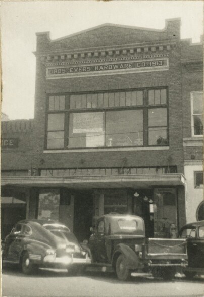 More Photos Of 109 W Hickory St, Denton Storefront For Sale