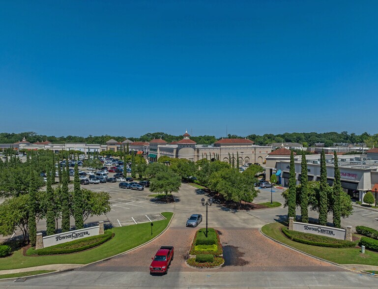 More Photos Of 7450 Jefferson Hwy, Baton Rouge General Retail For Lease
