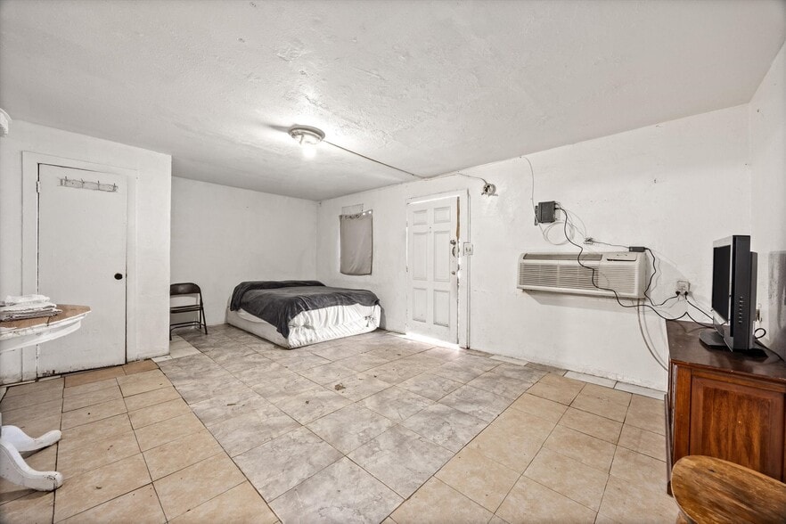 More Photos Of 900 S Union Ave, Bakersfield Hotel For Sale