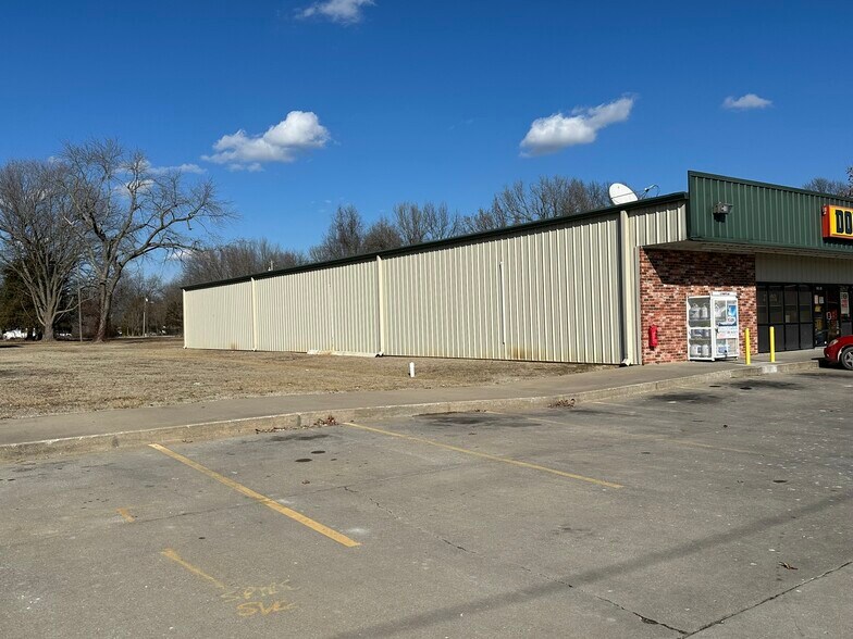 More Photos Of 310 N 14th St, Sarcoxie Freestanding For Sale