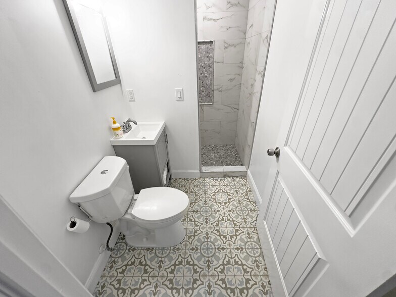 More Photos Of 5100 Atlantic Ave, Wildwood Hotel For Sale