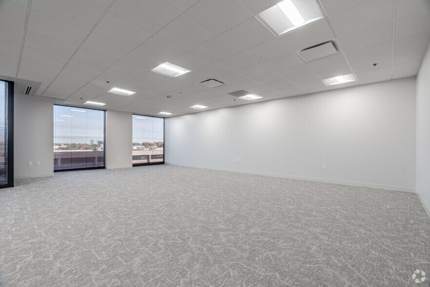 More Photos Of 17304 Preston Rd, Dallas Unknown For Lease