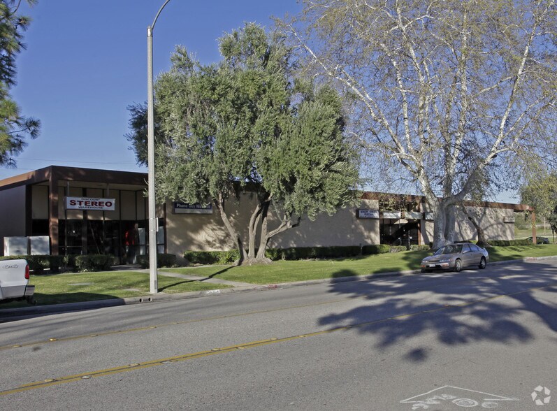More Photos Of 255 Easy St, Simi Valley Manufacturing For Lease
