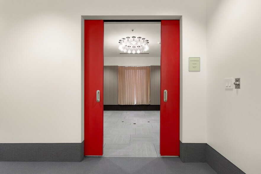 More Photos Of 301 Washington St, Columbus Office For Lease