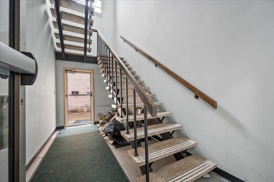 More Photos Of 111 W Commerce St, Lewisburg Bank For Sale