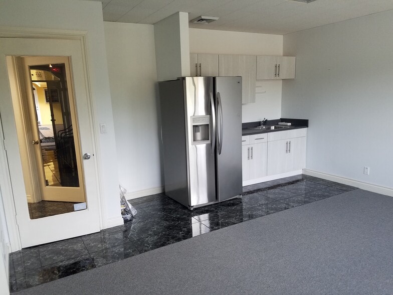 More Photos Of 461-481 E Hillsboro Blvd, Deerfield Beach Office For Lease