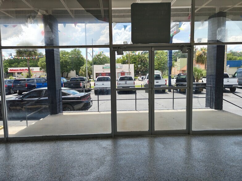 More Photos Of 3333 N Main St, Jacksonville Light Manufacturing For Lease