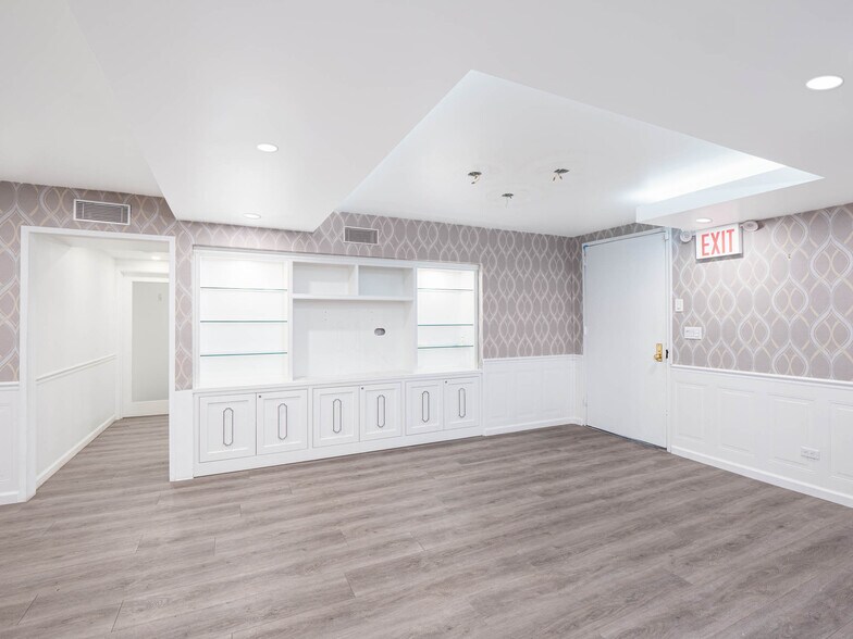 More Photos Of 116 Central Park S, New York Apartments For Lease