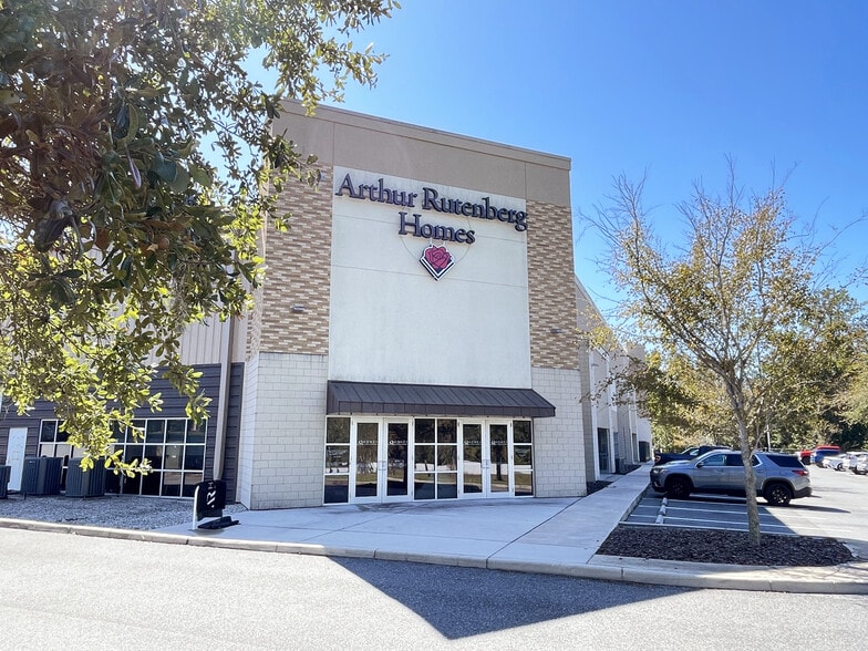 More Photos Of 5431 SW 35th Dr, Gainesville Showroom For Sale