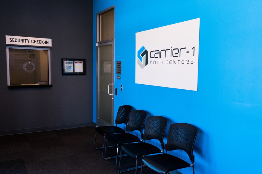 More Photos Of 1515 Round Table Dr, Dallas Warehouse For Lease