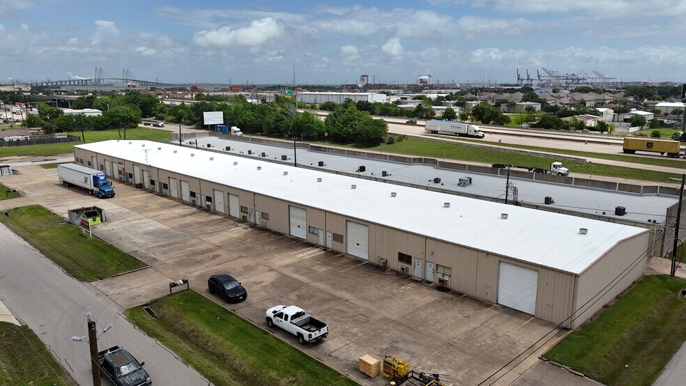 More Photos Of 400 N 11th St, La Porte Unknown For Lease