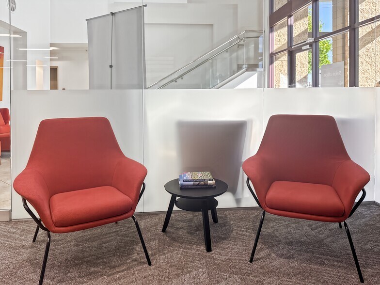 More Photos Of 1904 W Parkside Ln, Phoenix Coworking Space