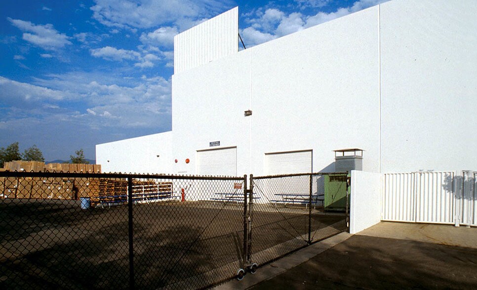 More Photos Of 7 Holland, Irvine Warehouse For Lease