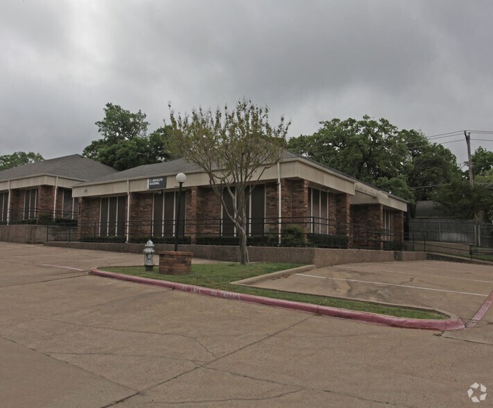 More Photos Of 5612 SW Green Oaks Blvd, Arlington Unknown For Lease