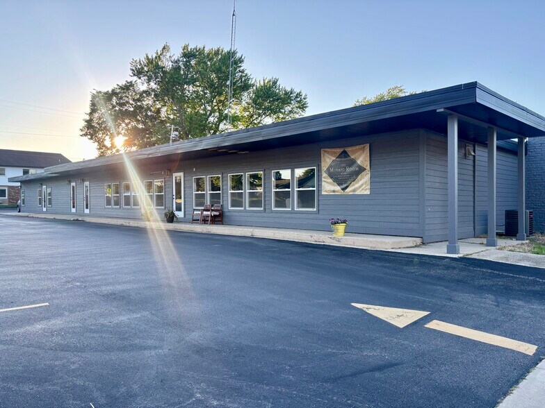 Primary Photo Of 3082 Main St, East Troy Freestanding For Lease