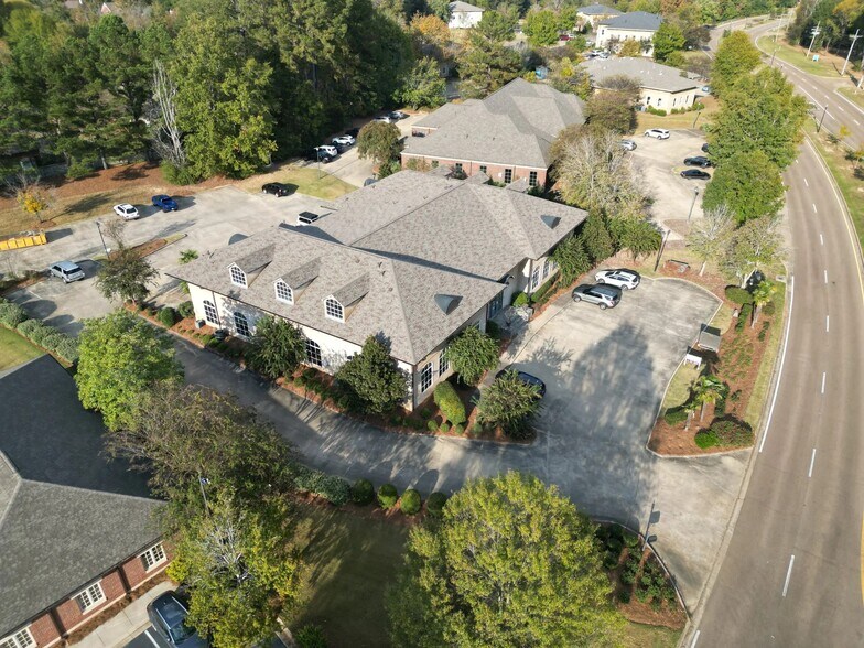 More Photos Of 587 Highland Colony Pky, Ridgeland Office For Lease