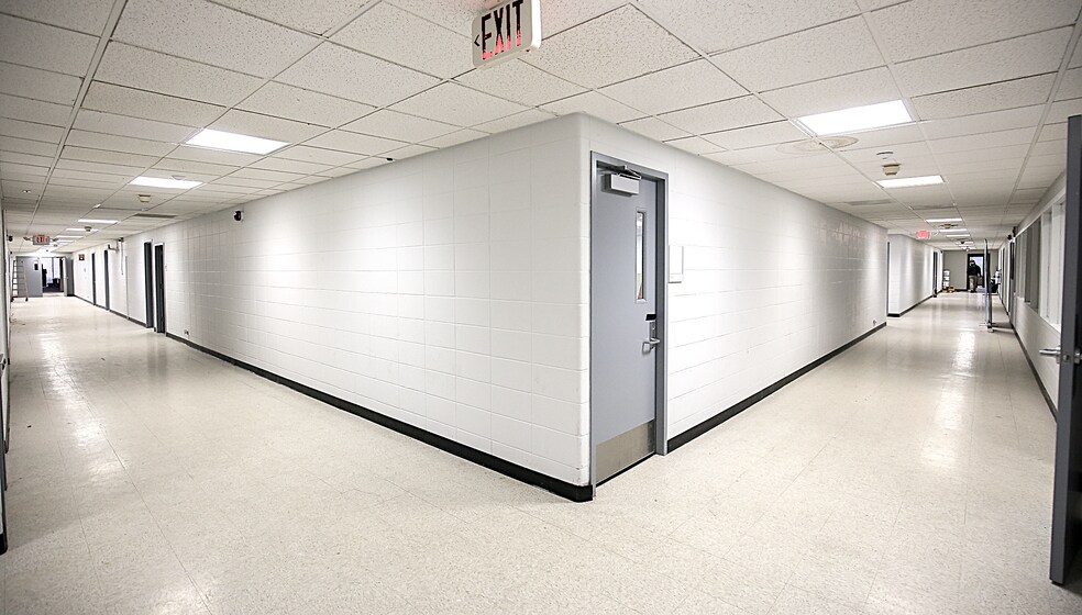 More Photos Of 646 Chicago Rd, Chicago Heights Office For Lease