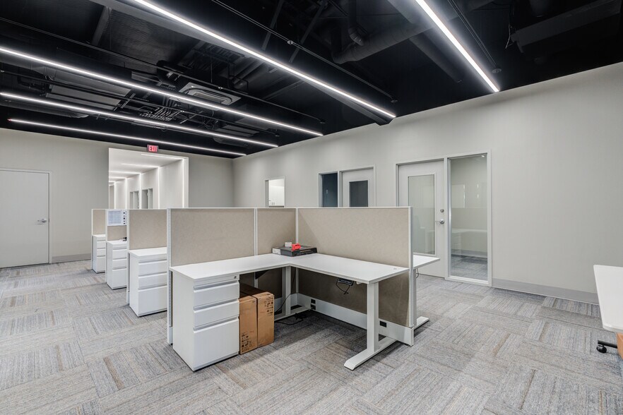 More Photos Of 2405 114th St, Lubbock Office For Sale