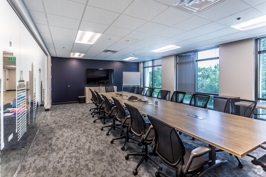 More Photos Of 6625 Lenox Park Dr, Memphis Office For Lease