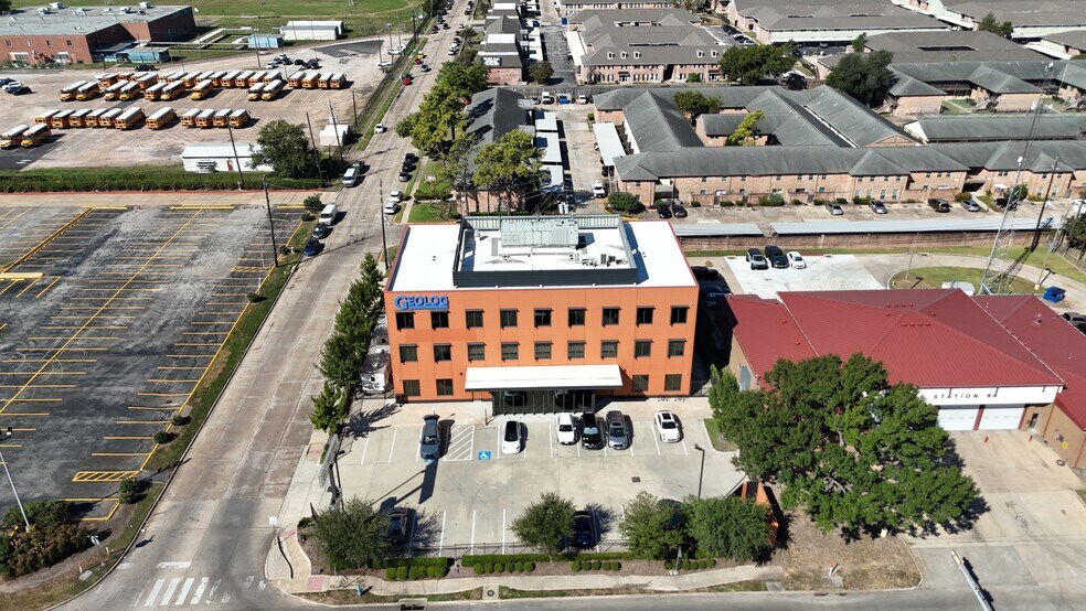 More Photos Of 10402 Valley Forge Dr, Houston Office For Lease