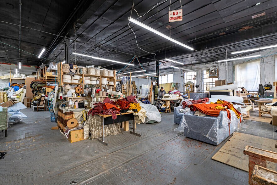More Photos Of 830 Barry St, Bronx Warehouse For Lease