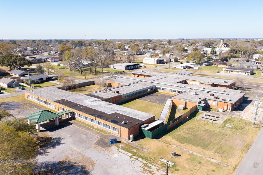 Primary Photo Of 300 S Bradford St, Rayne Specialty For Sale