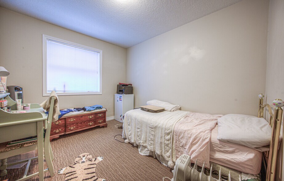 More Photos Of 172 Regina St N, Waterloo Apartments For Sale