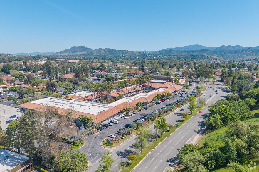 More Photos Of 850 Hampshire Rd, Westlake Village Office For Lease