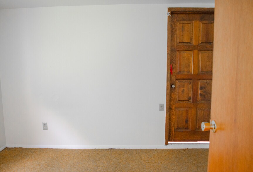 More Photos Of 1620 Columbia Tpke, Castleton On Hudson Storefront Retail Residential For Sale