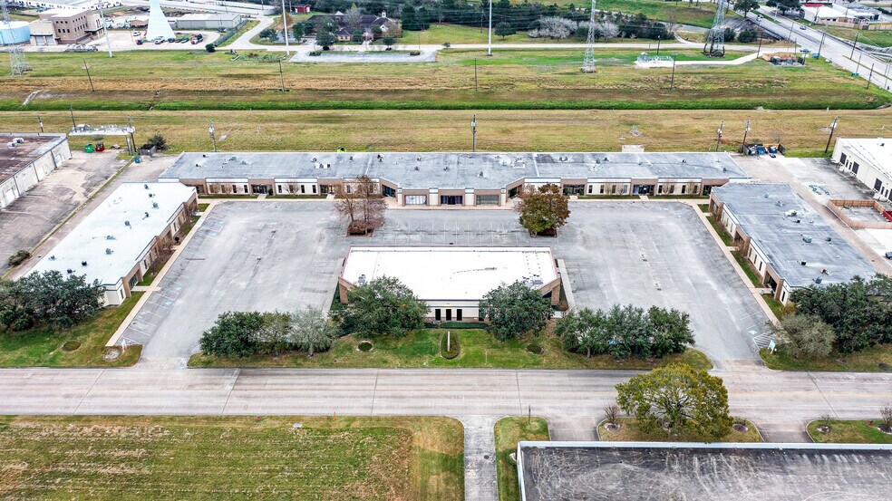 More Photos Of 1010-1020 Hercules Ave, Houston Unknown For Lease