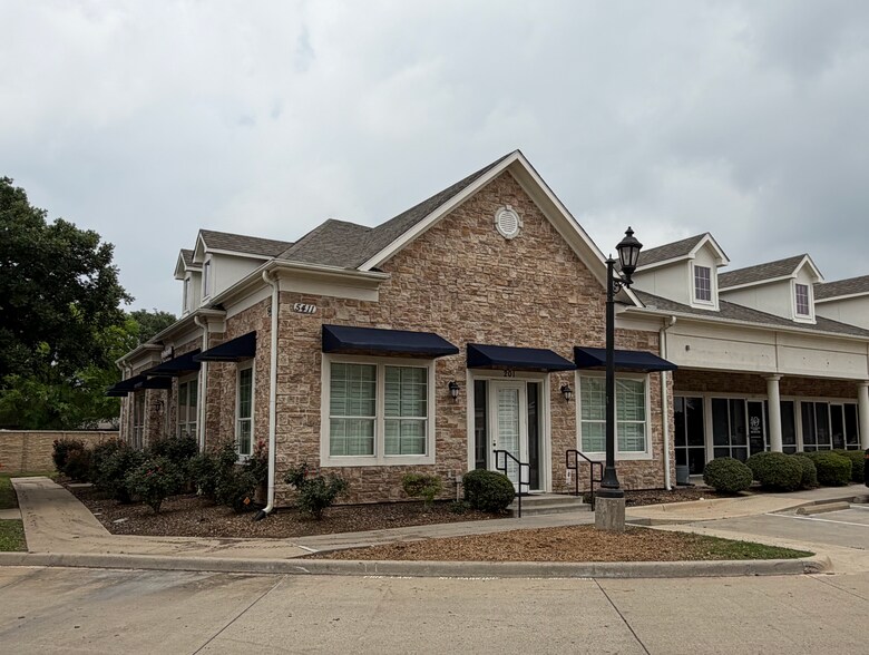 More Photos Of 5411 Basswood Blvd, Fort Worth Medical For Lease