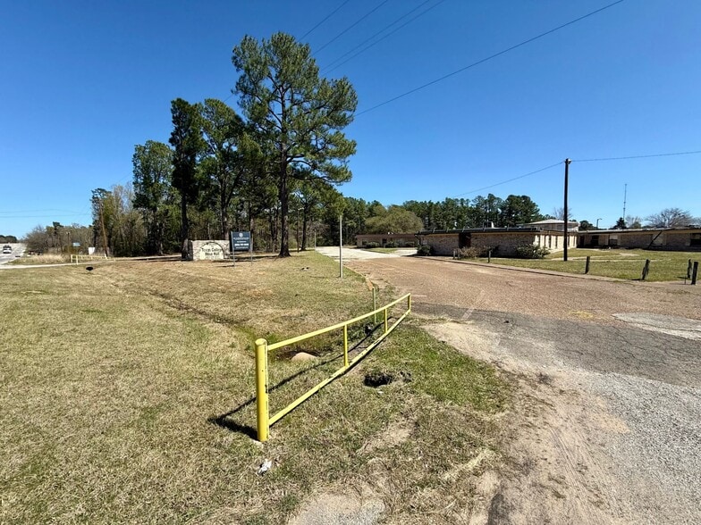 Primary Photo Of 2901 County 2347 rd, Tyler Dormitory For Sale